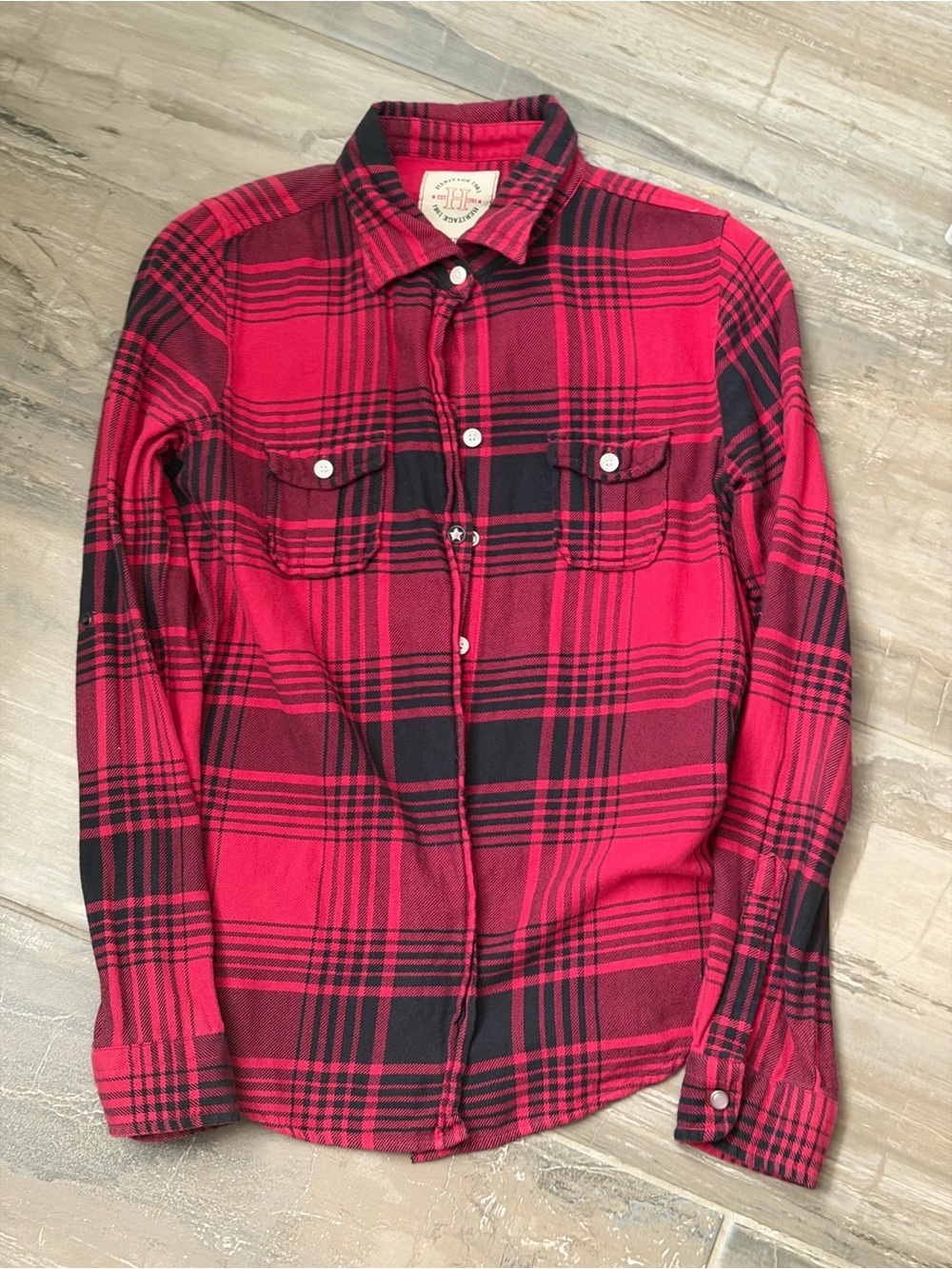 Women's Y2K Cottob Red & Black Plaid Button-Up Shirt - Classic Flannel Style